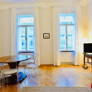Apartamento Beautiful Viennese Flat In The Centre, Viena